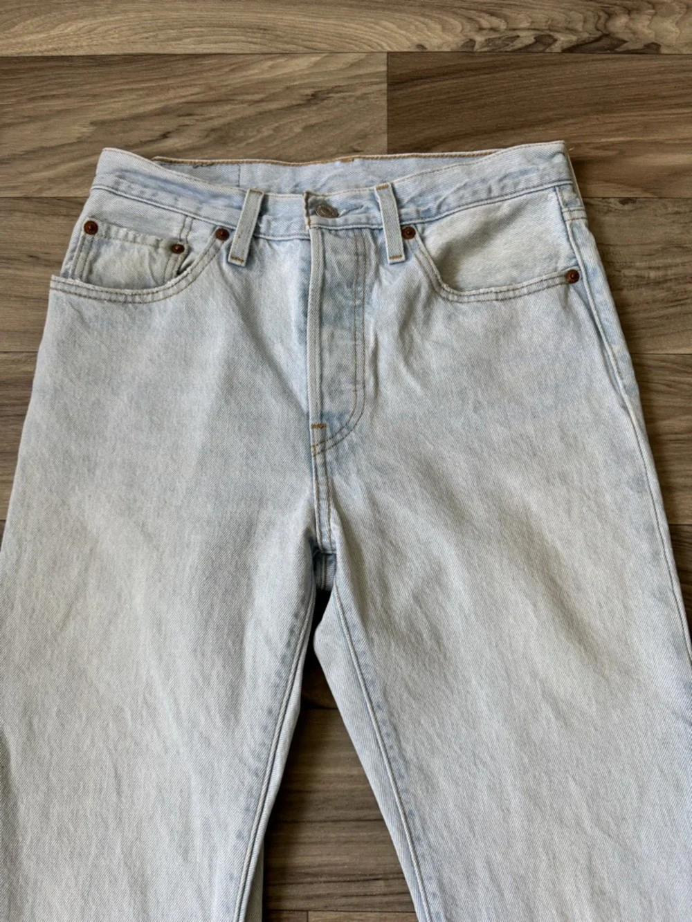 Levi's 501 100% Cotton Jeans Button Fly Light Wash Denim Size 26x30